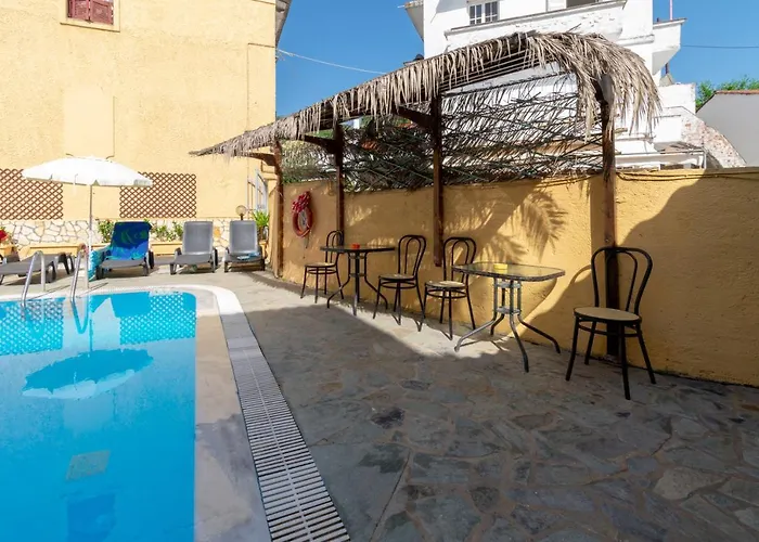 Bella Grecia And By Hotelius * Μωραΐτικα